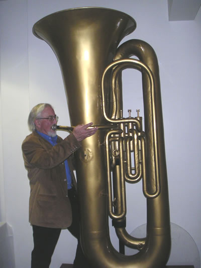 72604965_1301119665_GIANT_TUBA.jpg