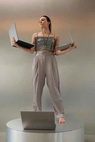 andrej-lisakov-uIq2R.png